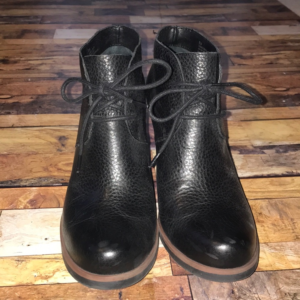 Korks heeled booties